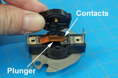 Thermostat with Contact Lid removed