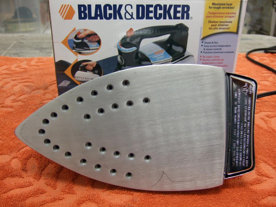 BLACK & DECKER The Classic Steam & Dry Iron Model F63D Metal Iron Original  Box